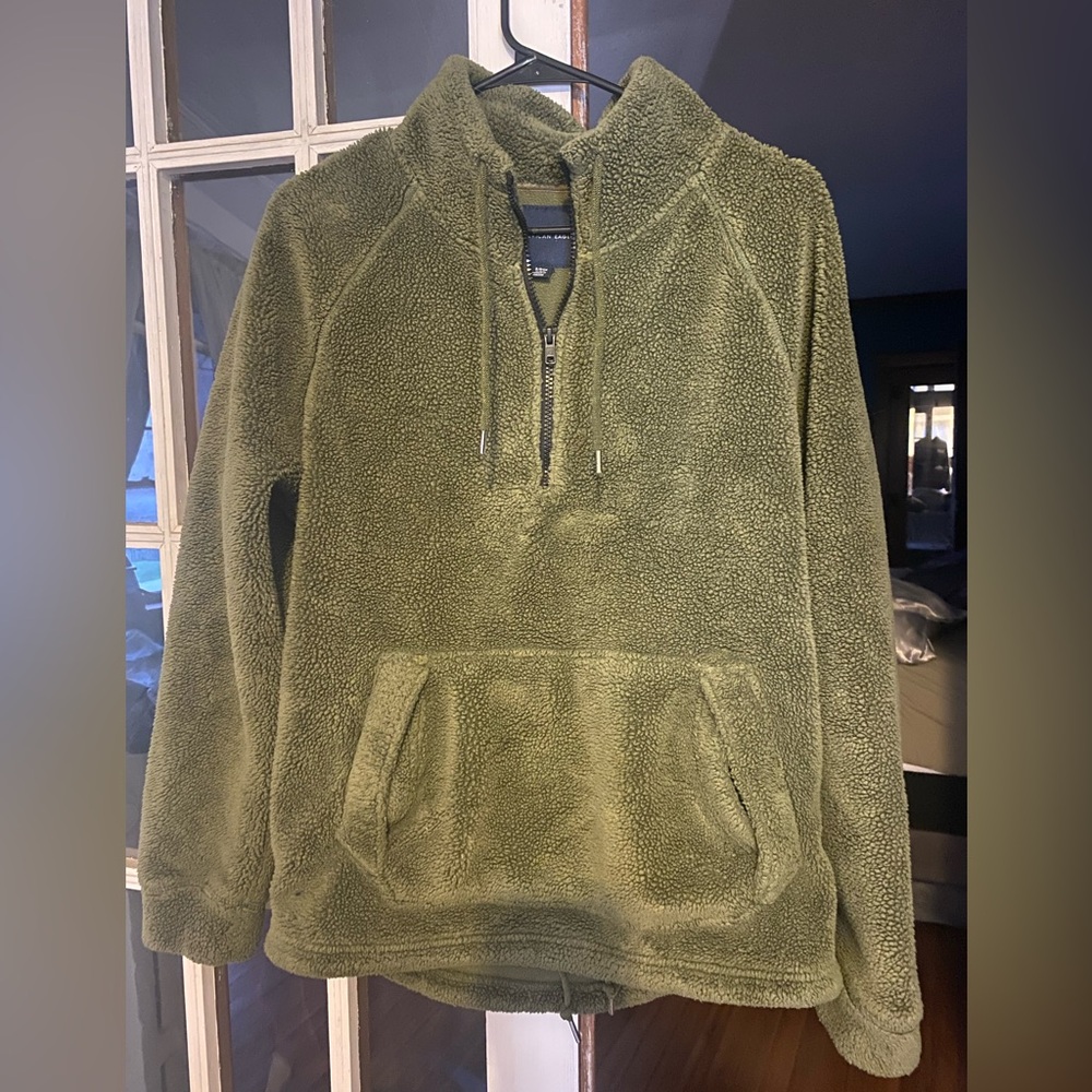 Army green pullover Small